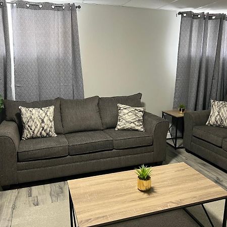 Cozy Modern And Lavish 1 Bedroom Basement Suite Winnipeg Exterior foto