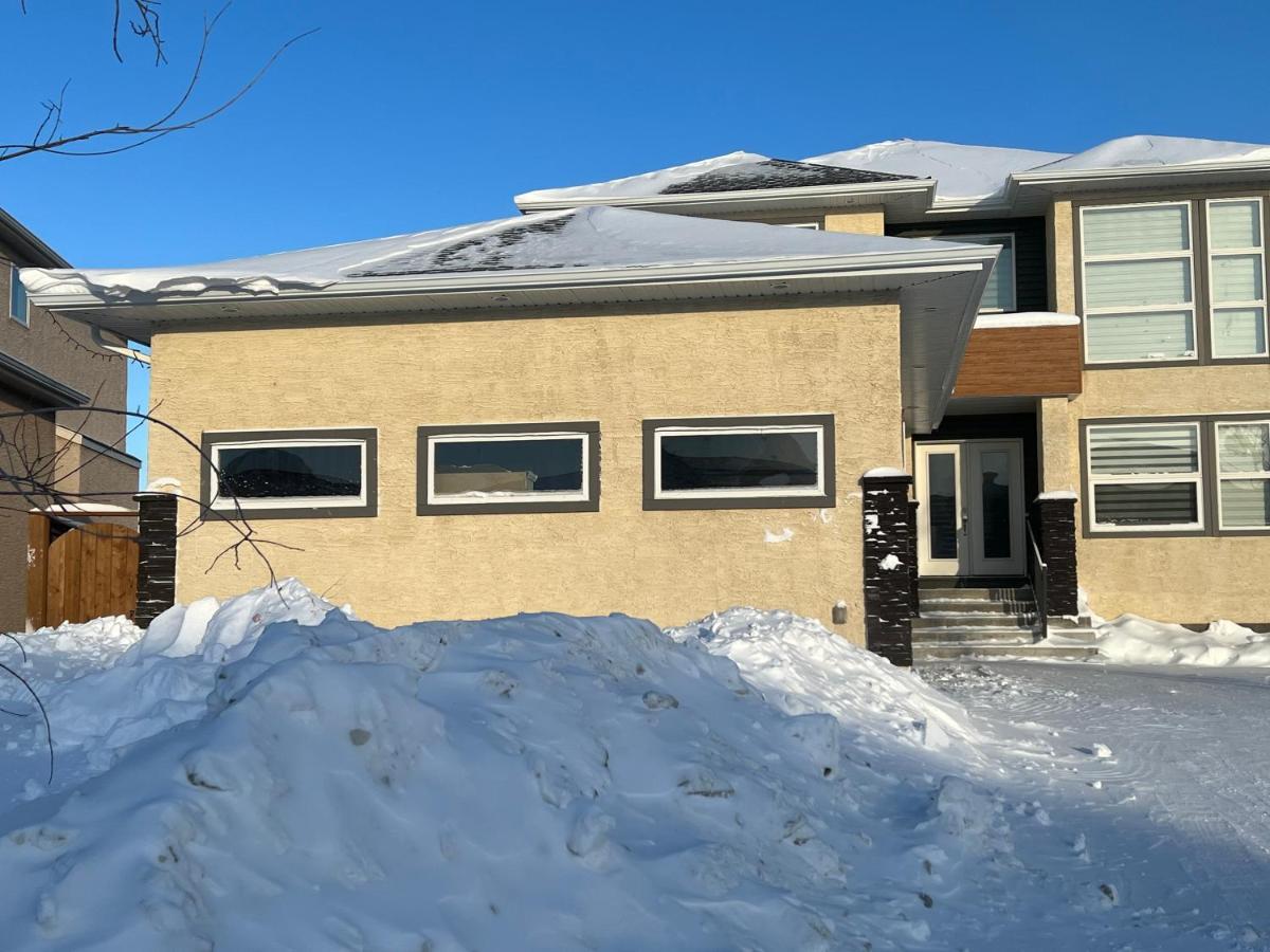 Cozy Modern And Lavish 1 Bedroom Basement Suite Winnipeg Exterior foto